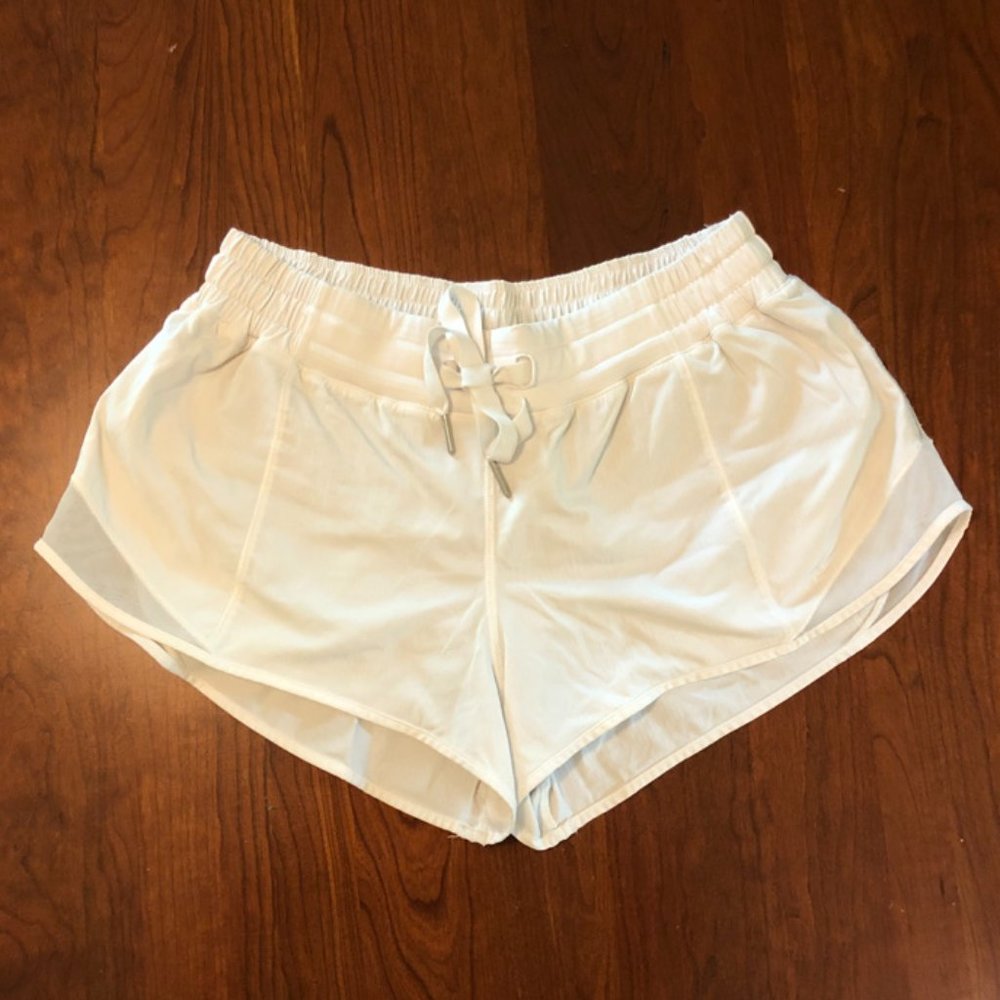 White Lululemon Hotty Hot 2.5" Shorts (size 8)